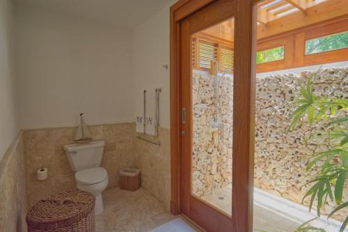 Galería fotográfica de Amazing 4-bedroom tropical villa with private pool and golf course view at luxury resort en Punta Cana