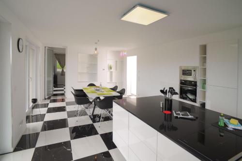 Cucina o angolo cottura di Designapartments Die besondere ART - Sennhütte 7