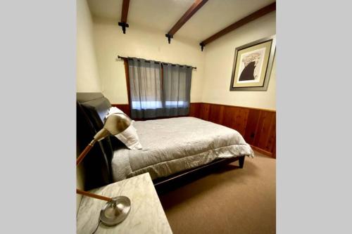 Tempat tidur dalam kamar di Park Place - The Boardwalk 112-B