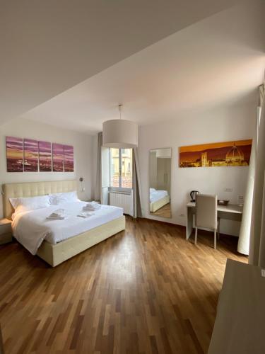 A bed or beds in a room at Le Tre Lune Suites