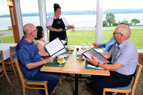 Επισκέπτες που μένουν στο Cabot Trail Motel