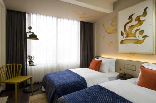 Ein Bett oder Betten in einem Zimmer der Unterkunft Dhevi Bangkok Hotel