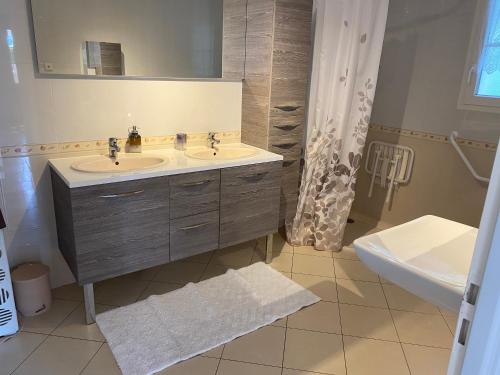 Ett badrum på Vendée - Maison de Vacances