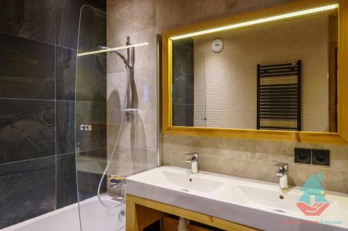 a bathroom with a sink and a shower and a mirror at Respire - Apt 4 Chambres 92m2, Hameau de Clotaire in LʼHuez