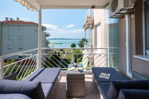 Lakeside Family Apartment