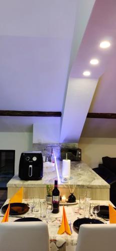 Μια τηλεόραση ή/και κέντρο ψυχαγωγίας στο Apartment 7