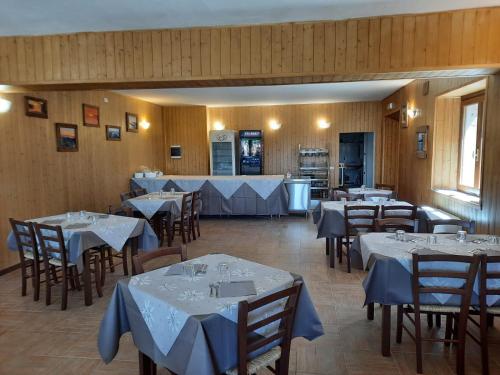 Restoran atau tempat lain untuk makan di Albergo Rifugio La Grande Baita