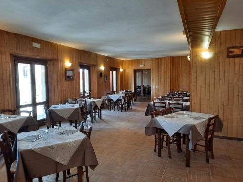 Restoran atau tempat lain untuk makan di Albergo Rifugio La Grande Baita