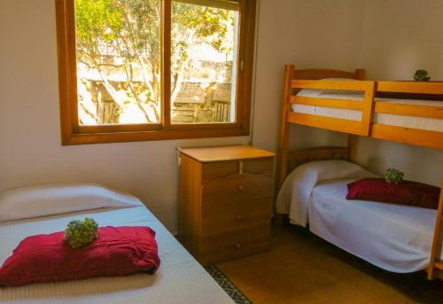 a bedroom with two bunk beds and a window at Casa Porto dos Barcos in Pedornes