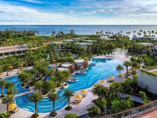 Tầm nhìn ra hồ bơi gần/tại Pullman Phu Quoc Beach Resort