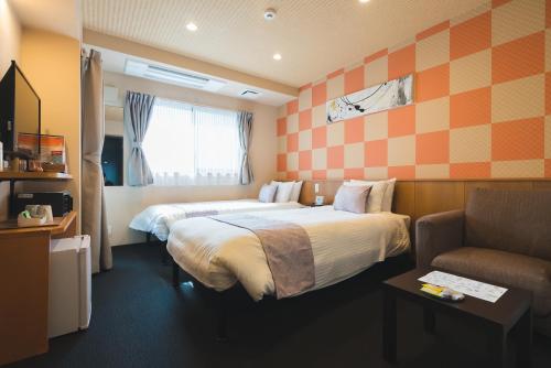 Säng eller sängar i ett rum på Kyoto Earth Hotel
