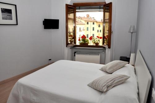 Galeriebild der Unterkunft At Home Bed and Breakfast in Lucca