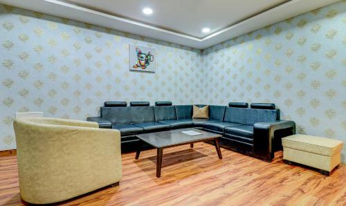 a living room with a blue couch and a table at Itsy Hotels Aasma Luxury Villa in Bhubaneshwar