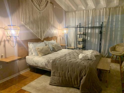 a bedroom with a bed with two lamps and a chair at PicoTerrace in Madalena