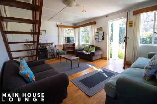 a living room with two couches and a main house lounge at JAYA'S PLACE in Hogsback
