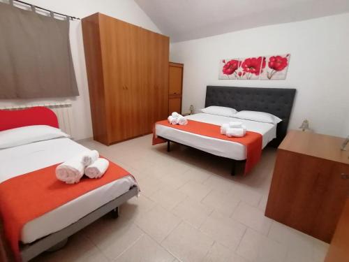 a bedroom with two beds with towels on them at Casa Vacanze BORGO VECCHIO in Scanzano
