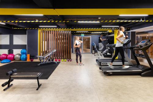 Fitness centrum a/nebo fitness zařízení v ubytování Ibis Poznan Centrum