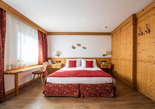 Una cama o camas en una habitación de Hotel Antares