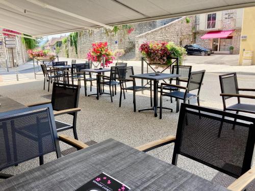 a row of tables and chairs on a patio at Le Sakura in Morestel