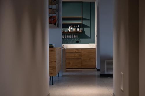 a hallway leading to a bar with wooden drawers at Stilla Ristorante e Camere in Colognola ai Colli