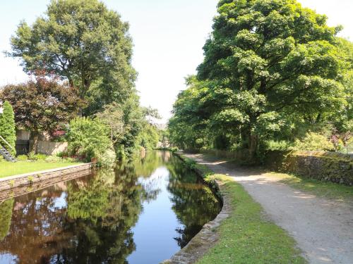 Gallery image of Millie's Cottage in Oldham