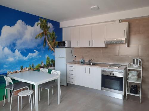 Kuchyňa alebo kuchynka v ubytovaní Edificio Prieto VIV 3
