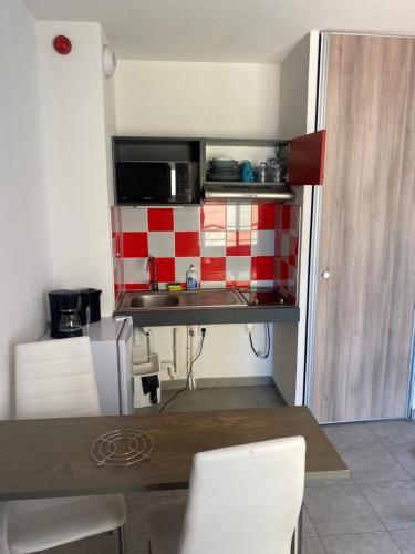 Η κουζίνα ή μικρή κουζίνα στο Studio Residence Cote Green