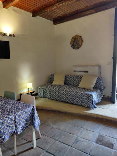 Un pat sau paturi într-o cameră la La Sicilia in un Sogno Vista Mare