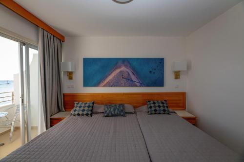 Tylos Beach Hotelにあるベッド