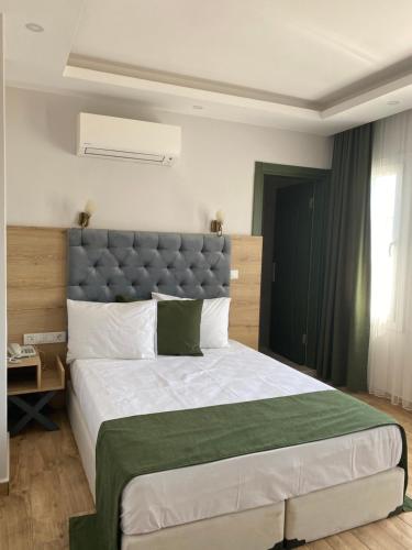 Ένα ή περισσότερα κρεβάτια σε δωμάτιο στο Kent Otel