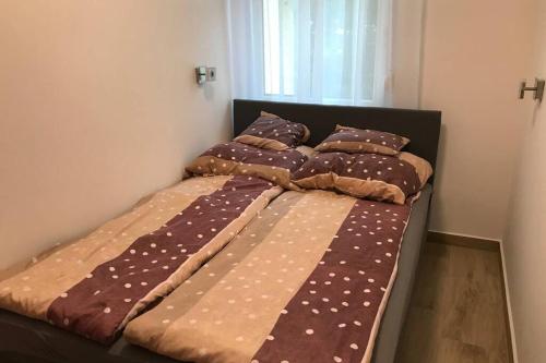 A bed or beds in a room at HUGO Lak Zamárdi