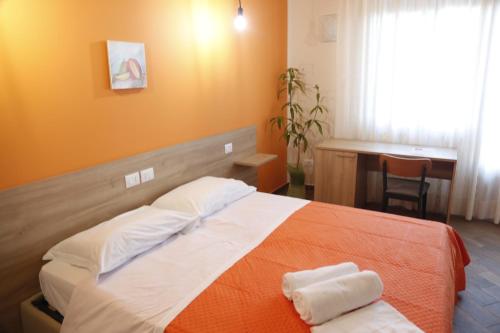 a bedroom with a bed with two towels on it at All’Anoneto B&B in Catona