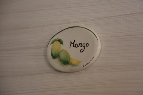 a button with mango written on it on a table at All’Anoneto B&B in Catona