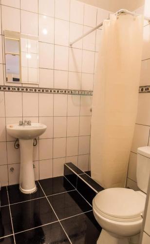 Et badeværelse på Mandala Rooms & Services