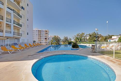 Armacao de Pera Central by Homing