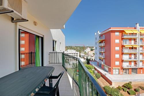Armacao de Pera Central by Homing