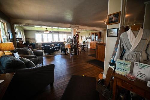 a living room with a mannequin in a living room at The Lakehouse Inn Geneva in Geneva-on-the-Lake