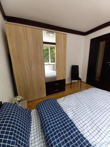 a bedroom with a bed and a large mirror at ALMA Apartament in Piatra Neamţ