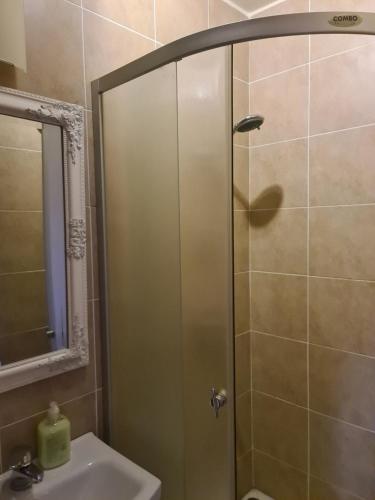 Kylpyhuone majoituspaikassa Meldynas