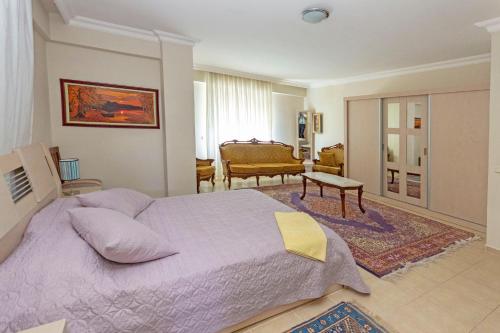 Ένα ή περισσότερα κρεβάτια σε δωμάτιο στο Paradise Town Villa Orchard 100 MBPS free wifi
