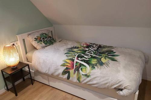En eller flere senge i et værelse på Vakantiewoning Hélence