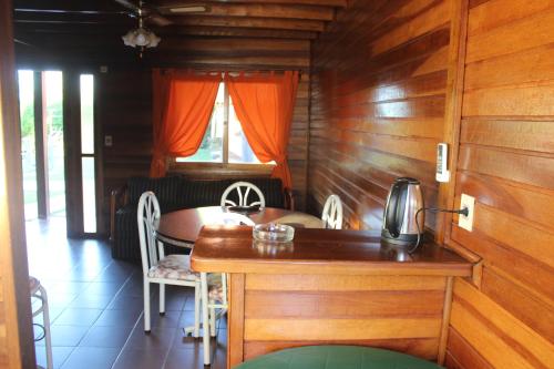 a kitchen with a table and chairs and a window at Hotel Termal Dayman in Termas del Daymán