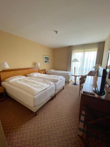 Postel nebo postele na pokoji v ubytování Mercure Hotel Gera City