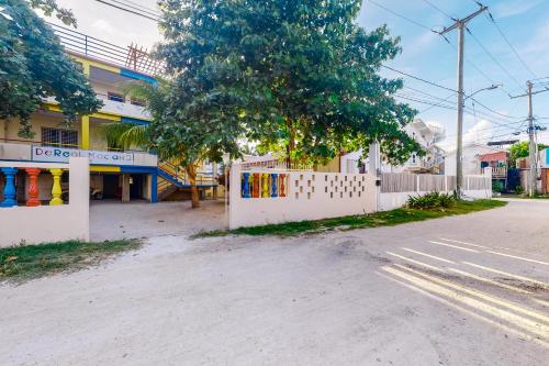 Gallery image of De Real Macaw in Caye Caulker