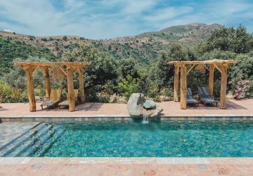 Kolam renang di atau dekat dengan Résidence de Luxe 4 étoiles à Pietralba, 4 logements piscine chauffée BALAGNE
