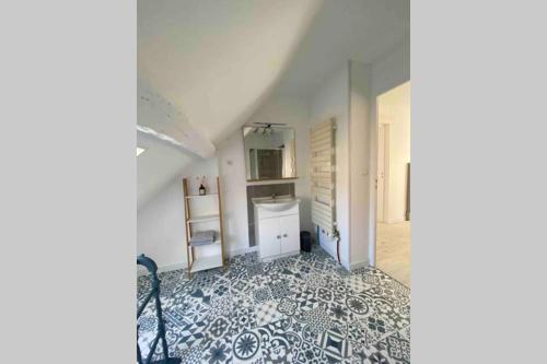 a white room with a kitchen with a tile floor at Chez Pat&Fred in Balnot-la-Grange