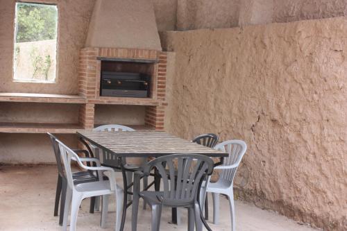 a wooden table and chairs in a room at Casa Rural La Rosaleda de Pajares in Pajares