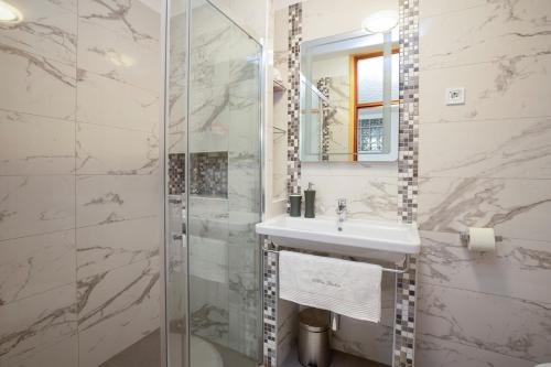 a bathroom with a sink and a shower at Villa Ruza in Selina