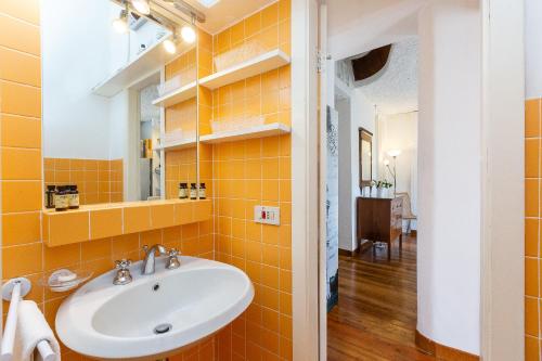 Ванная комната в Lovely New Attic, Piazza del Popolo!