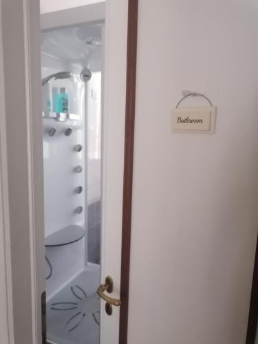 Ένα μπάνιο στο B&B VILLA GINEVRA